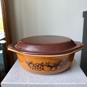 1970’s Pyrex 043 Old Orchard 1.5 quart Casserole Dish w/ Matching Lid 943-C19